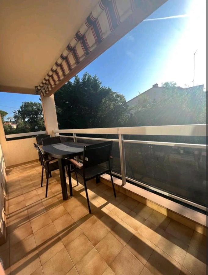 2 Pieces Proche Plage + Parking Golfe-Juan Buitenkant foto